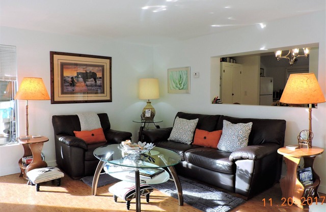 Sparkling Clean, Open Floor Plan, Fireplace, Lanai, 1.25 Acres & 1.6 mi.> Square