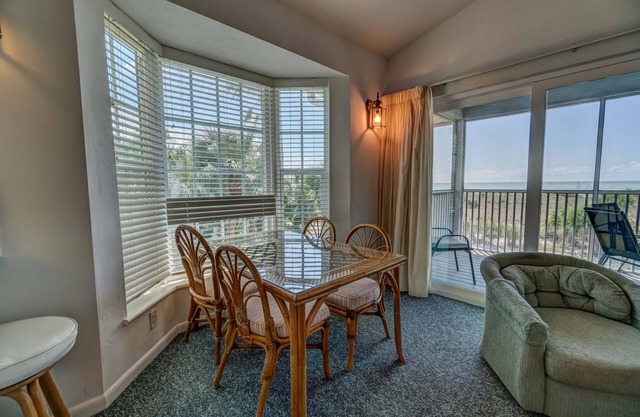 Special Sunset View Resort Access and steps to the Restaurant or Pool, A3721C