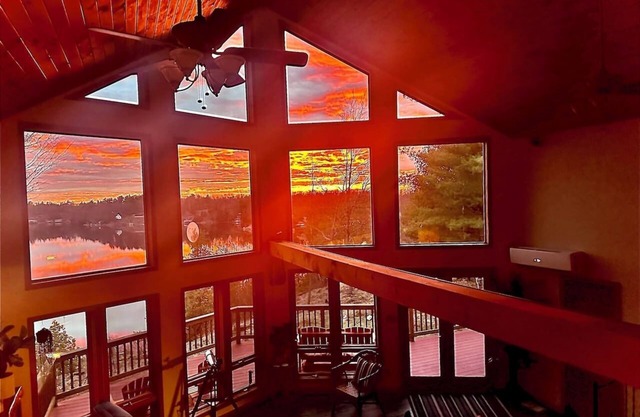 Spectacular Lake Cabin 8 acres & private boat dock