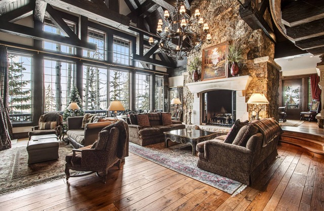 Spectacular ski-in/ski-out chateau with hot tub, gym, movie room, & in-home spa