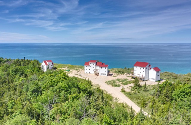 Spruce at Lake Bluff Preserve-Lake Michigan Views-Sleeps 20
