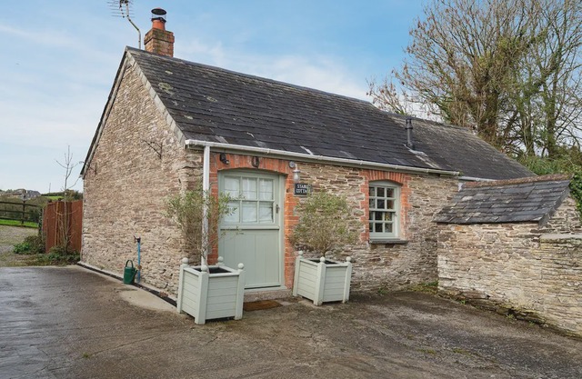 Stable Cottage. Near Padstow, great restaurants, pet friendly, beaches, patio