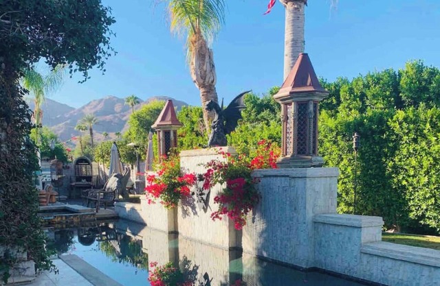 Stand alone Casita. Very private with pool and spa.