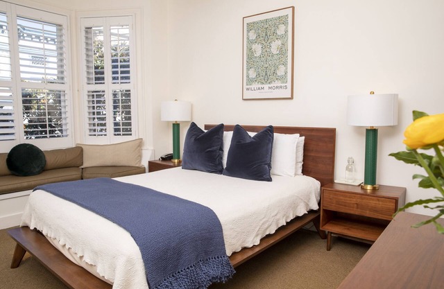 Standard Queen Room with Ensuite Bathroom