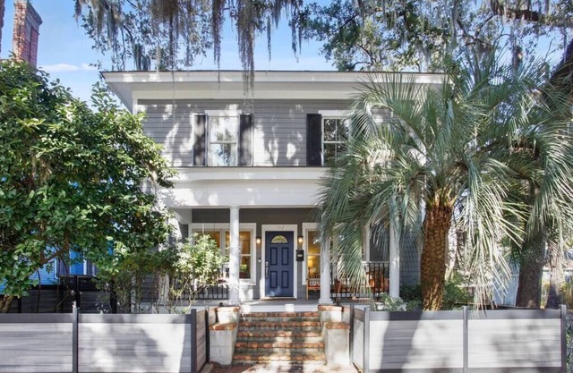 Starland Town House, Walk to the Park, Starland Town House