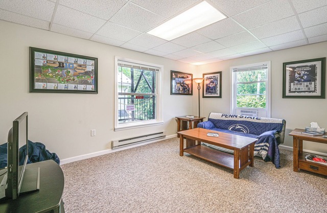 State College Apartment: Walk to Beaver Stadium!