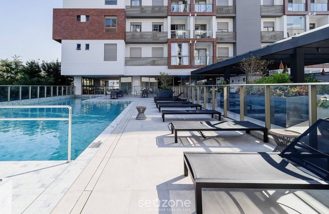 Stay in a Building With a Pool, Gym, and Leisure - SSL