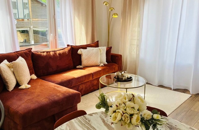 Stay in the heart of Disneyland/less than 5 minutes from Disney