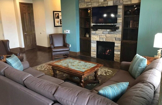 Stay & Play in this 3BR 2BA Deluxe Suite that sleep 10!