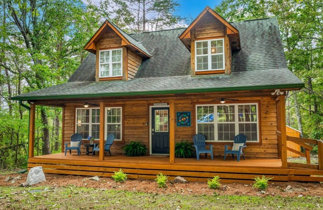 "Stayawhile" - Private, Hot Tub & Game Room