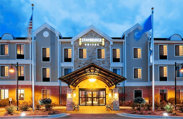 Staybridge Suites Milwaukee West-Oconomowoc, an IHG Hotel