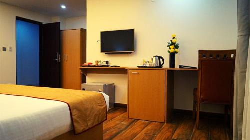 Staynest Continetal With parking Near Mg Marg