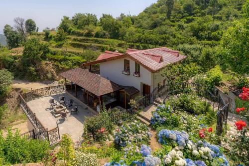 StayVista at Ethereal view of Himalayan Peak