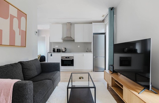 Stellar Cuatro Caminos 2BR w/Balcony, A/C & Elevator, by Blueground