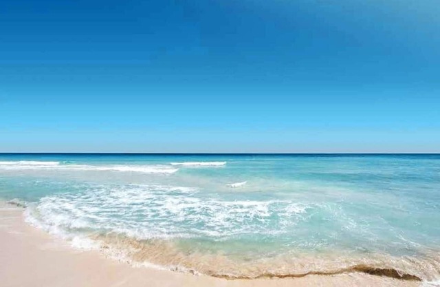 STEPS TO LIDO BEACH