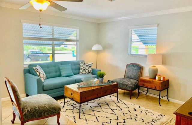 Steps to the Beach - Naples-Beachhouse 3BR2BA - Pet friendly