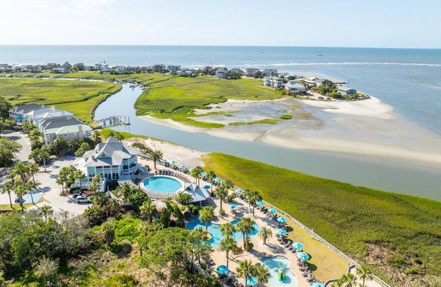 Steps to the Beach! Resort Access & Golf Cart Included! Dog Friendly