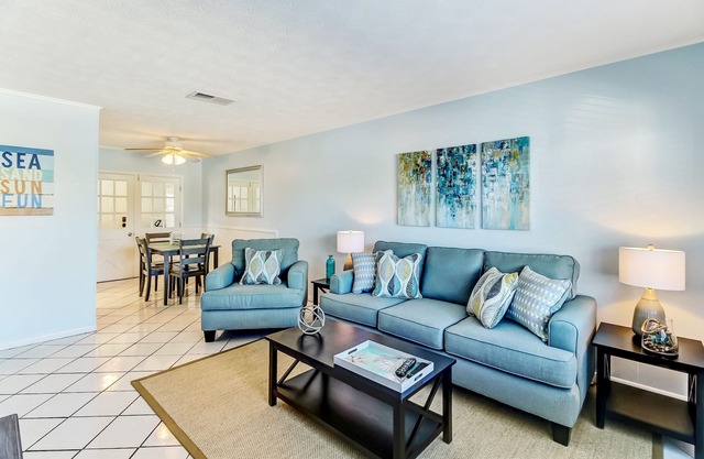 STEPS TO THE SAND! Updated Amelia Island Townhouse Close To Downtown!