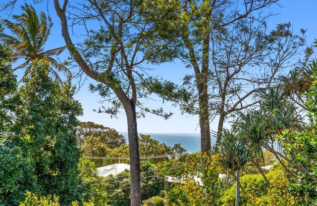 Stradbroke Sunset by Discover Stradbroke | 4 Bed 3 Bath | Sleeps 8