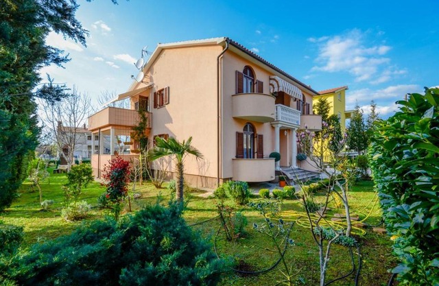 Strmac Apartment Sleeps 4 Air Con WiFi