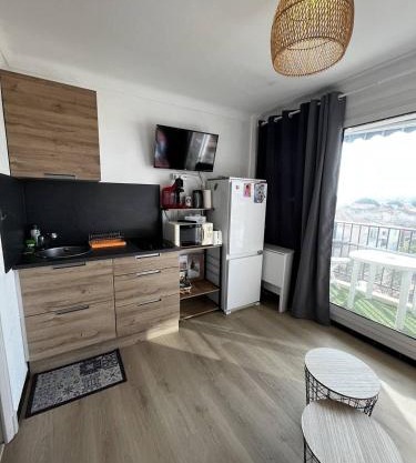 Studio à 50 m de la plage, wifi, climatisation 2HOU34
