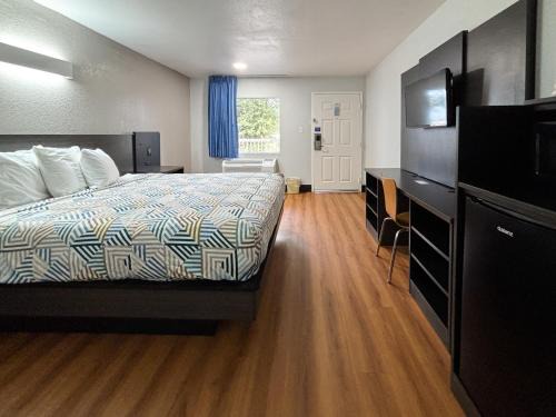 Studio 6 Sulphur LA