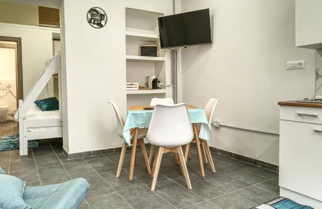 Studio Apartment "Romeo e Pepita" with Wi-Fi & A/C
