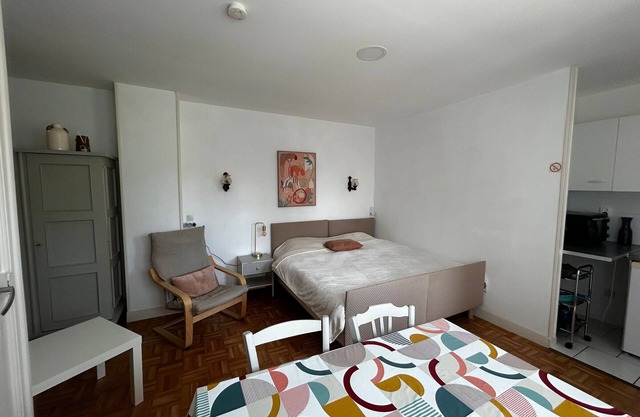 Studio between spa and downtown with garden, parking and WIFI