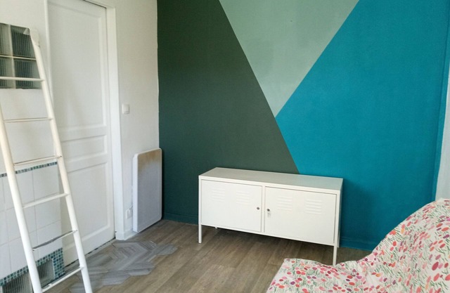 Studio by Paris metro