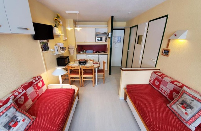 Studio cabine cosy avec balcon, bien équipé, accès rapide aux pistes et commerces – Montchavin Les Coches - FR-1-329-10