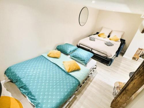 Studio cosy refait à neuf - proche aéroport et tram