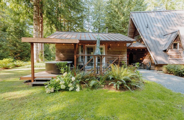 Studio Cottage w/private spa for affordable and easy getaway!