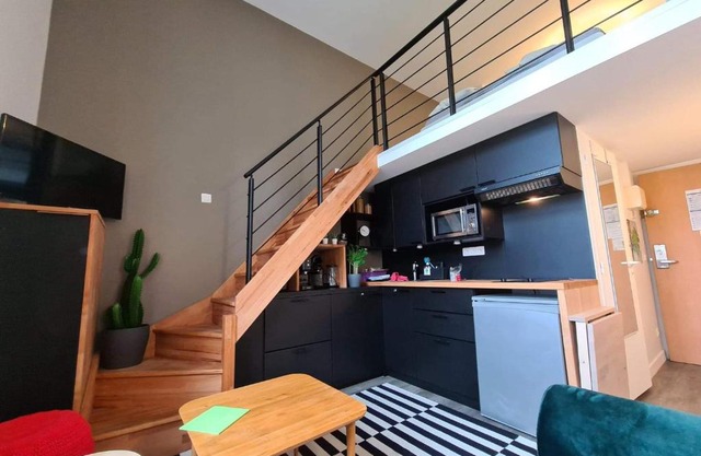 Studio duplex dans résidence de standing avec piscine, vue sur mer
