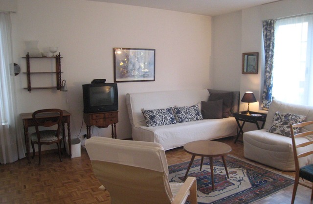 Studio flat in a peaceful area with free car park and public transportation