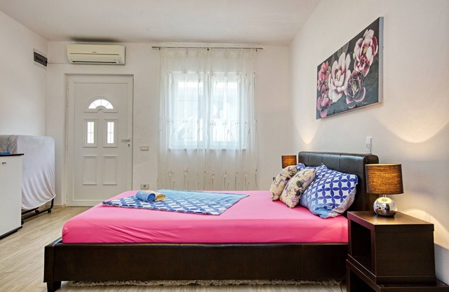 Studio flat with terrace Stupin Čeline, Rogoznica (AS-19462-a)