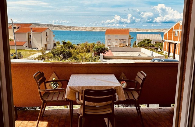 Studio flat with terrace and sea view Vidalići, Pag (AS-24330-a)
