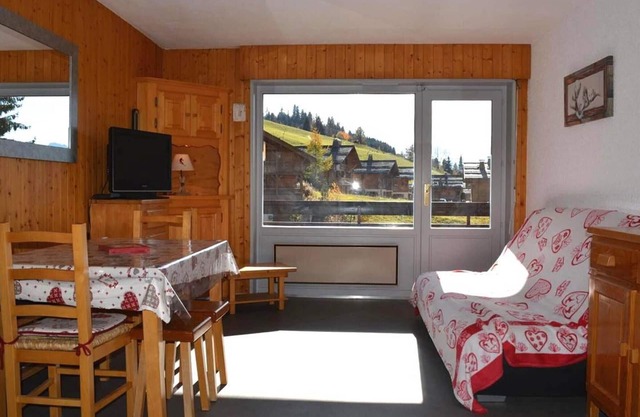Studio for 4 near slopes with parking and ski locker