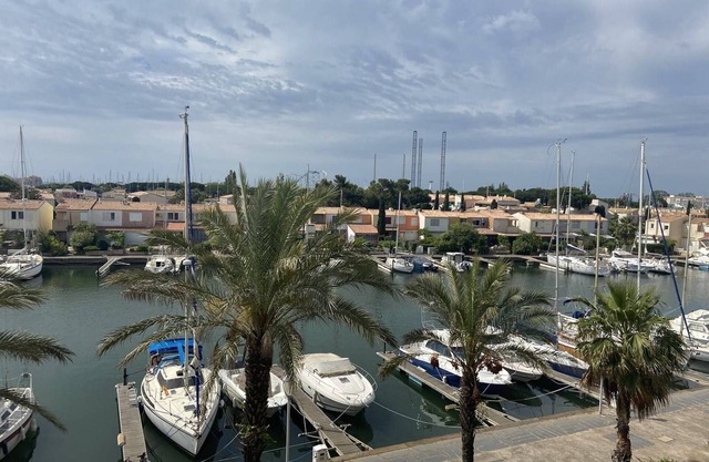 Studio for 4 with pool and parking 1200m from the beach
