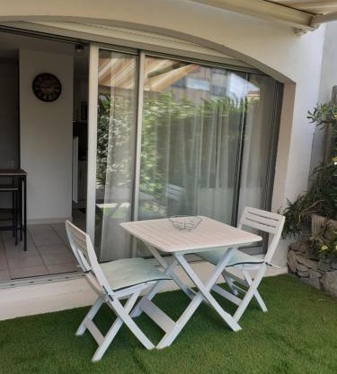 Studio Grazel classé 1 étoile au calme Rez de chaussée avec piscine et jardin