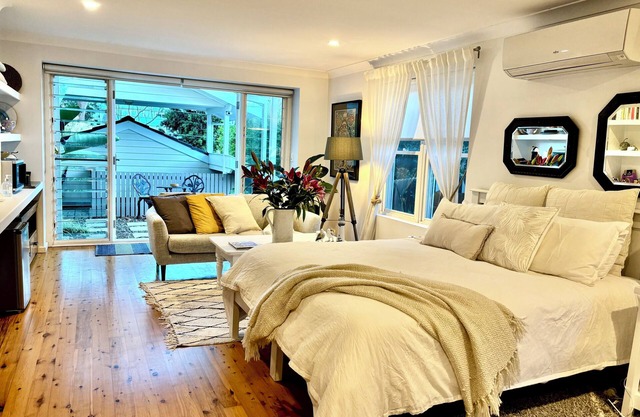 Studio minutes from Waterfront walks, close to Pasadenas, cafes, restaurants