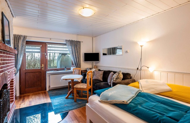 Studio 'Morgensünn' with Private Terrace and Shared Garden