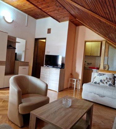 Studio Sanja Tivat ONE ROOM 35m2, 100 m from the beach