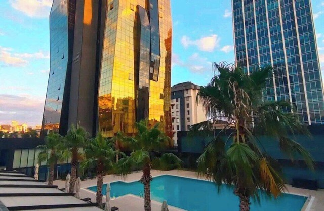 studio unit with pool and gym