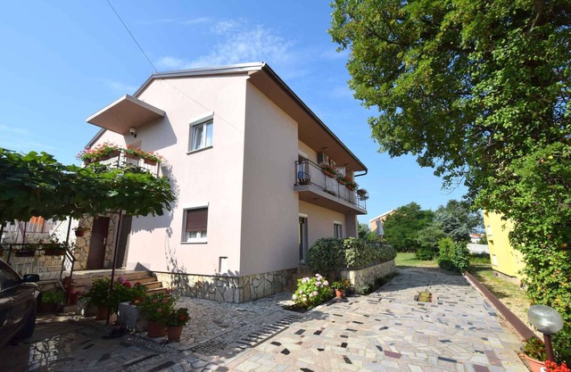 Studio with balcony and air conditioning