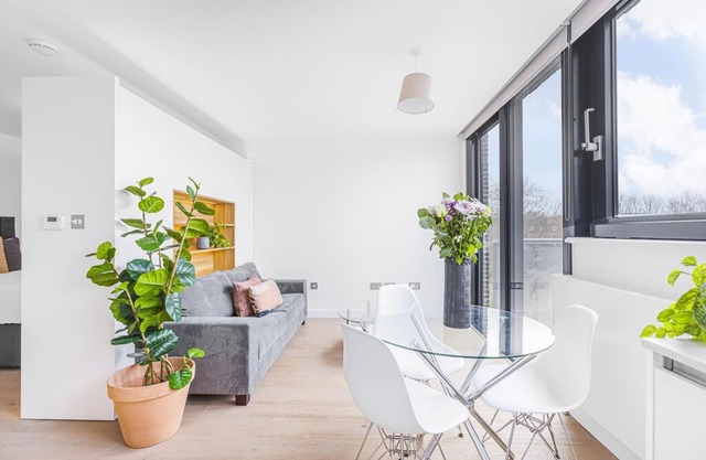 Studio with Balcony in Hill House