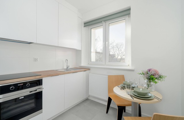 Studio With Outdoor Parking by Renters