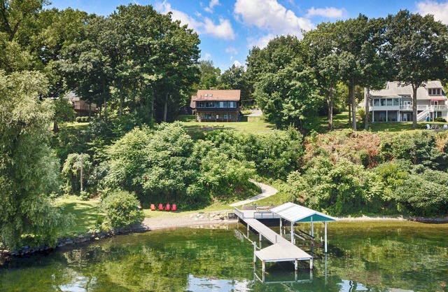 Stugan Seneca Lake House: Lake Front Retreat + Minutes from Wineries!