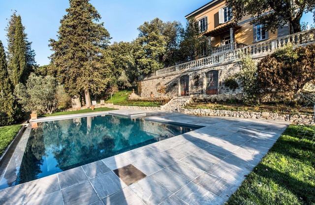 Stunning private villa with A/C, private pool, WIFI, TV, patio, pets allowed and parking