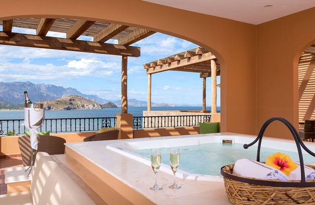 Stunning 1 King or 2 Queen beds Villa in Loreto - FULL kitchenette included