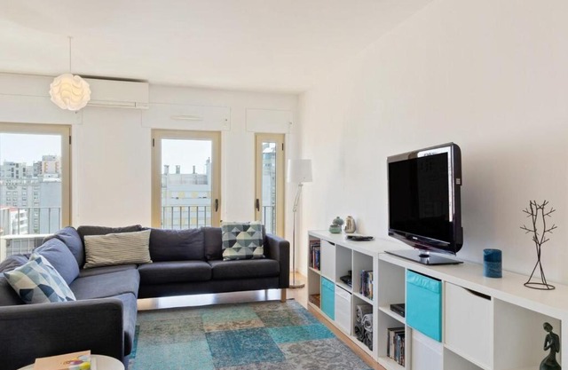 Stunning 2 BDR Apt Sleeps 4 nr Entrecampos